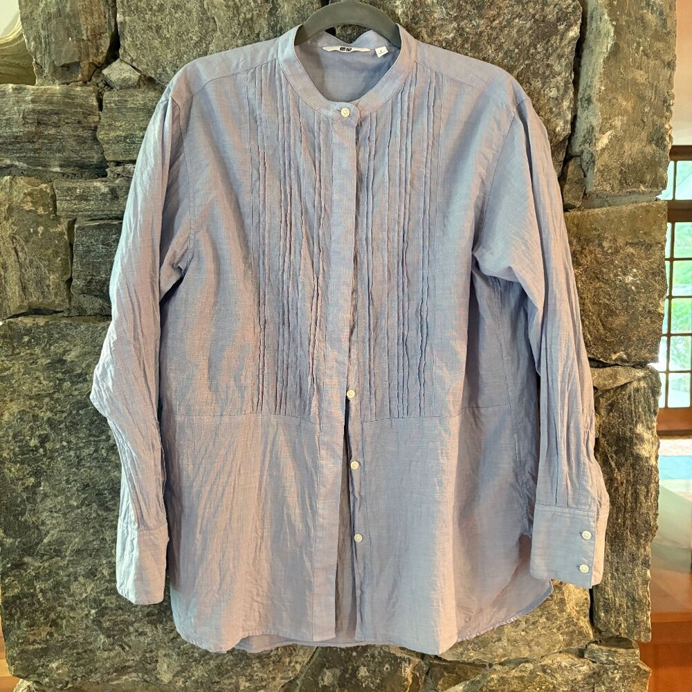 UNIQLO BLUE CHAMBRAY BUTTON DOWN PINTUCK SHIRT / BLOUSE SIZE LARGE